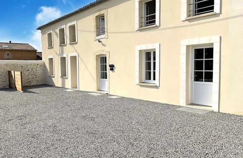 Anglade Apartment | Comfortable 1bedroom apartment 10 minutes from Blaye! Ideal for workers and travellers