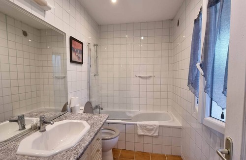 Saint-Just-Luzac House | La Chaumiere 1 bedroom gite