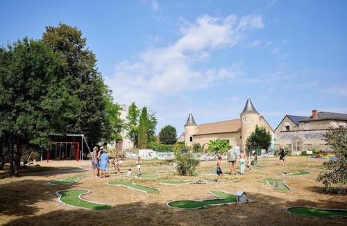 Ingrandes Ski Chalet | Luxe Sanitary XL 6 Pers. Villatent at 4-star campsite Le Petit Trianon