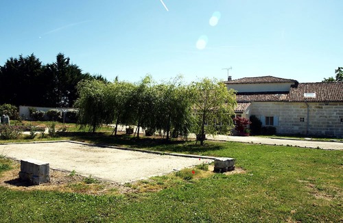 Brives-sur-Charente Apartment | La Treille, Studio Avec vue sur Jardin