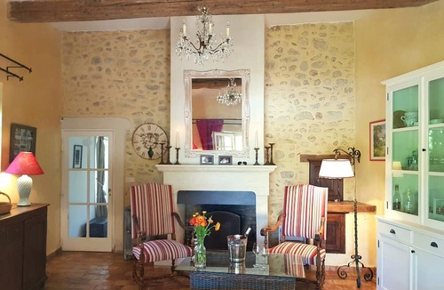 Seguret House | Holiday Home 'Villa Le Mas Des Fleurs' with Private Pool, Private Terrace and Wi-Fi