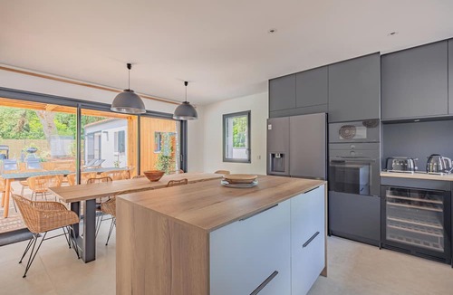 Le Grand-Village-Plage House | New air-conditioned archecte villa, heated pool near beach and shops