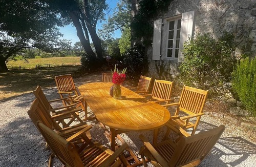 Gageac-et-Rouillac Ski Chalet | Large house with pool sleeping up to 10 people in Gageac.