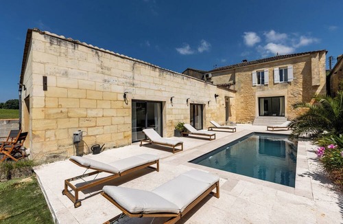 Gauriac House | La Girondine - Pool, billiards, vineyards and estuary