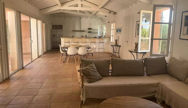 Spacious villa near the village center and the sea