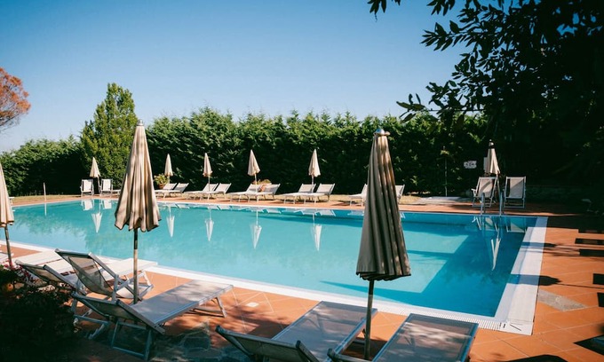 San Donato in Fronzano Apartment | Apartment '29 C Fattoria Degli Usignoli' with Shared Pool, Wi-Fi and Air Conditioning